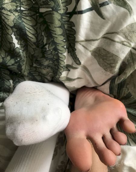 帮娇妻找粗壮男人玩3p电影