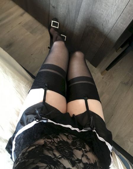异国女人在巴黎