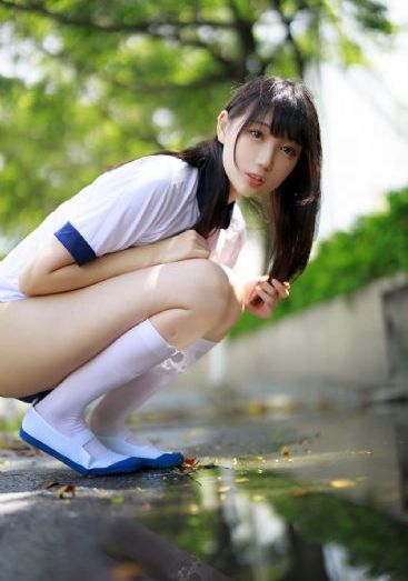 女人张开腿免费的